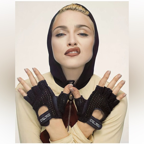 Madonna Photos - Picture 15 of 16